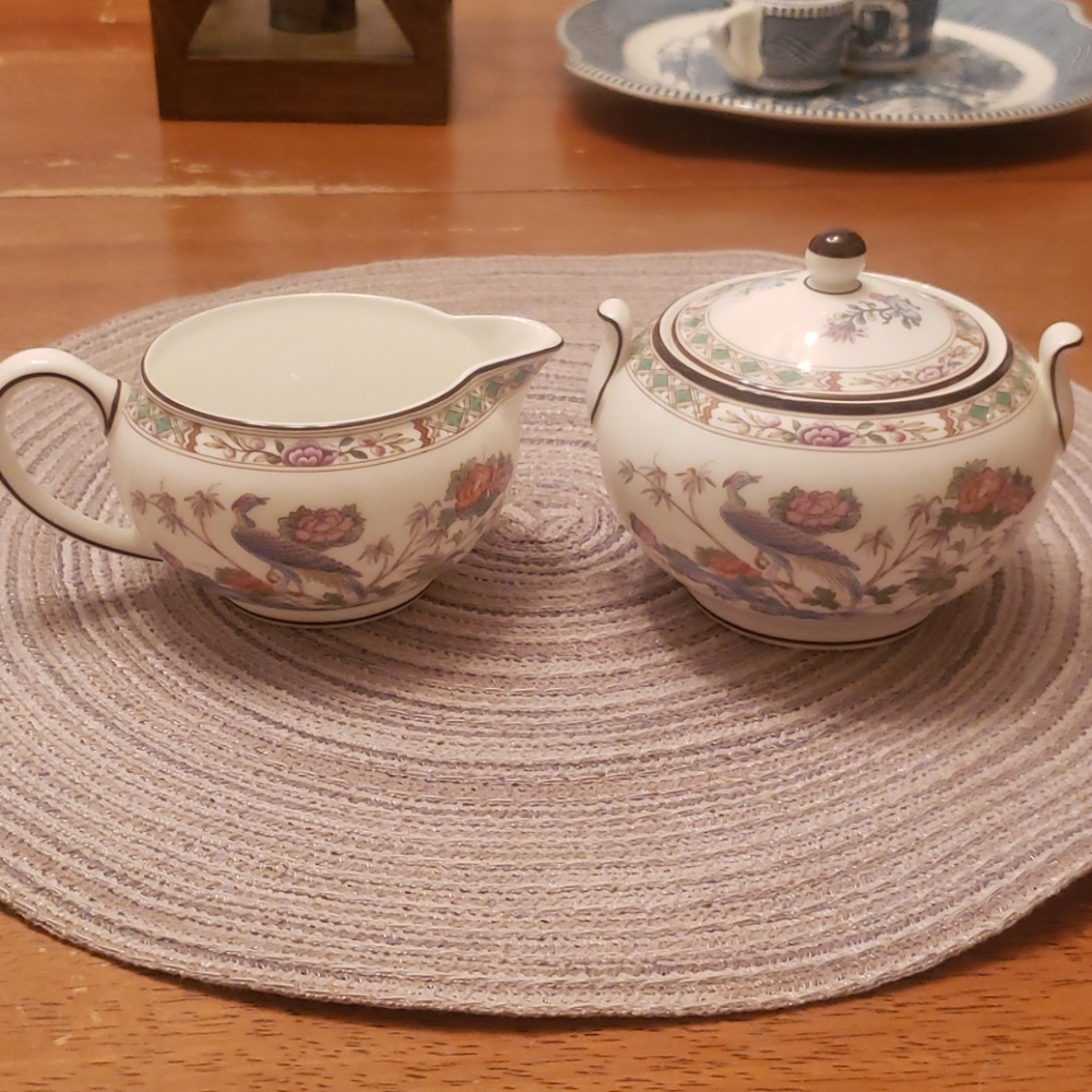 Wedgewood China Kutani Crane creamer/sugar